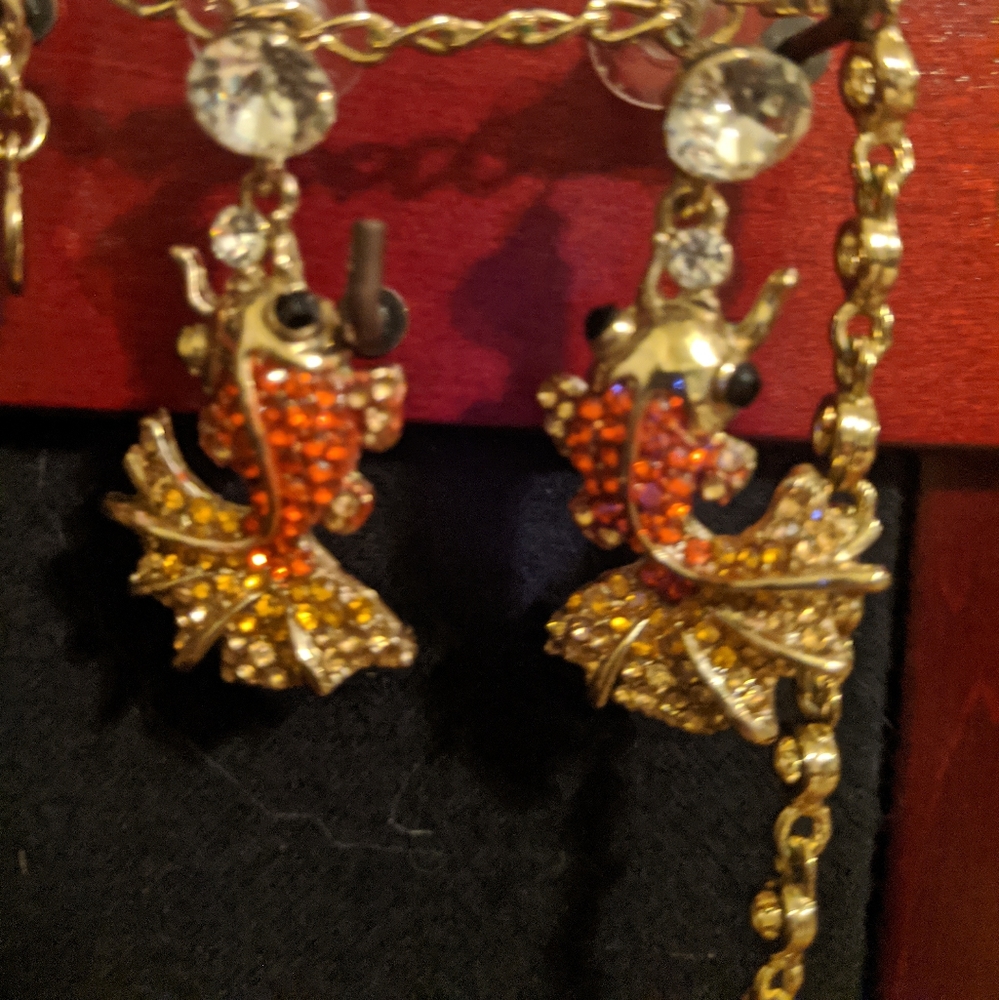 Goldfish gold necklace and earrings set